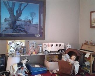 MAXFIELD PARRISH IN STUNNING FRAME-LIGHTING WAS NOT HELPING THE PHOTO OP HERE!