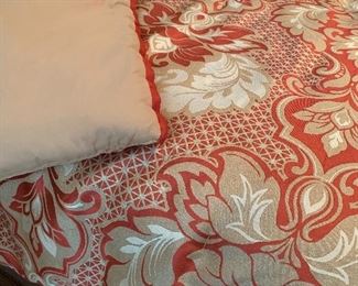 Queen Size Comforter. Sheets & Linen