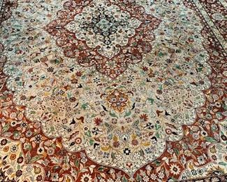 Beautiful 10’ x 14’ oriental area rug