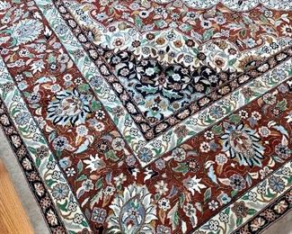 Beautiful 10’ x 14’ oriental area rug