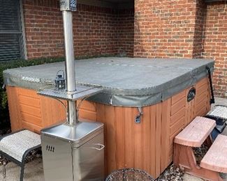 GRANDEE SPA HOT TUB WITH NEW COVER-RETAIL PRICE $9,000