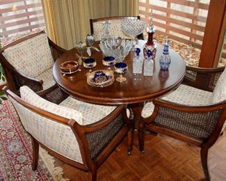 Round table with 4 rolling chairs