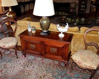 Antique chairs, small console (lamp is in the online auction)