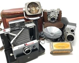 Vintage Polaroid and More Cameras https://ctbids.com/#!/description/share/284000