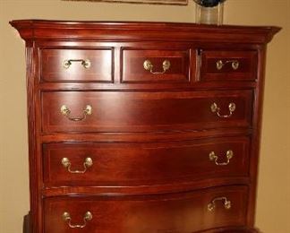 American Drew Chest of drawers