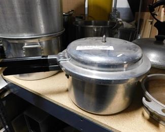 Mirro aluminum pressure cooker with lid
