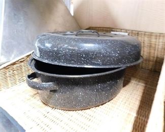 Black speckled enamelware turkey pan with lid