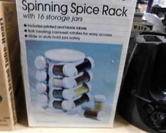 New Kitchen Gourmet spinning spice rack with 16 jars (no spices)