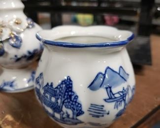 Asian themed ceramic blue & white small jar pot