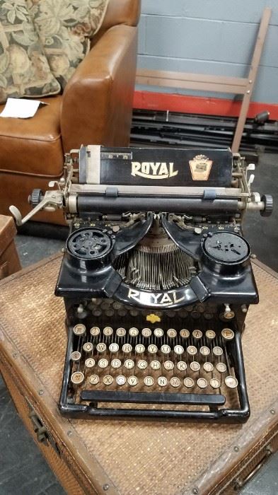 Antique Royal #10 1923 Typewriter double window 