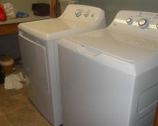 Very clean, excellent condition electric washer/dryer