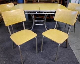 007 Vtg Table and Chairs