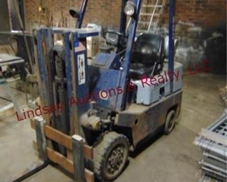 Datsun mod: CP502A25 4500 lb Propane Warehouse Forklift w/ tank, 05810. hrs, machine weight 8300. lbs, short mast, height 81", forks 5' long, Runs/Works