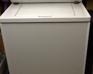 Stackable washer and drier, excellent condion.