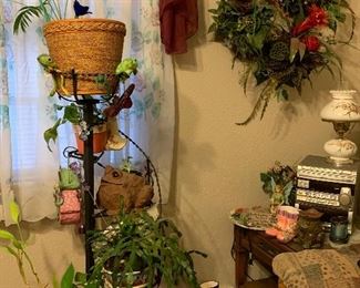 Spiral plant stand 