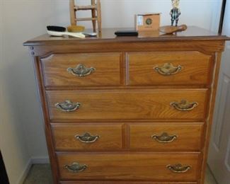 Chest of Drawers. 37x19x47