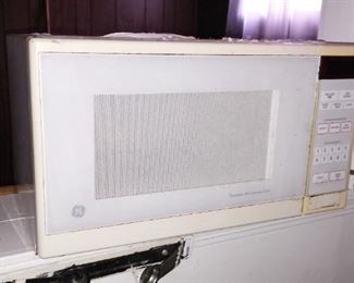 GE Microwave oven.