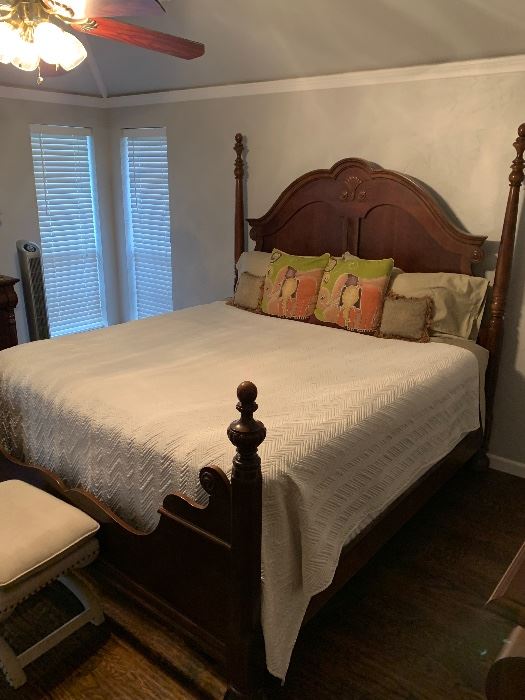 Beautiful 4 piece Poster bedroom suit
Reduced to $1500
Saturday only 9-2pm