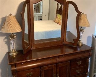 Beautiful 4 piece Poster bedroom suit
Reduced to $1500
Saturday only 9-2