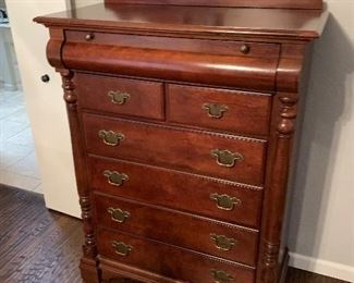 Beautiful 4 piece Poster bedroom suit
Reduced to $1500
Chest of drawers
Saturday only 9-2