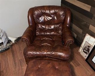 Tuft Leather chair & ottoman
Reduced to $65