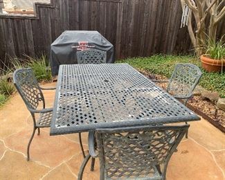 Outdoor things
Patio table & 4 chairs $95