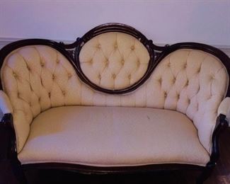 VictorianLoveseat