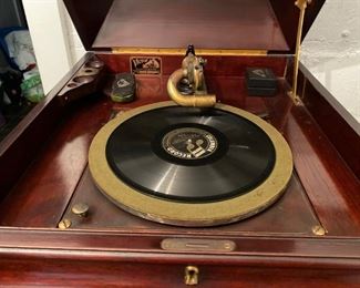 VictrolaCloseup
