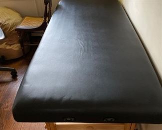 MassageTable