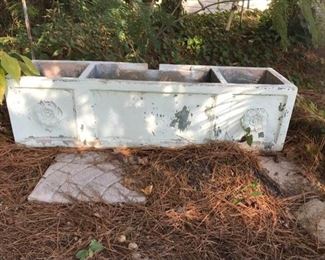 Unique Garden Planter https://ctbids.com/#!/description/share/288079