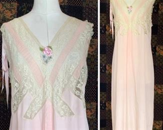 1920 UNWORN night dress with roses ribbon 