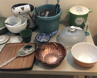Collection of Vintage Kitchen Items 