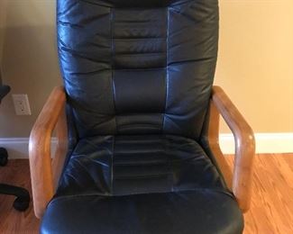 very good condition office chair 