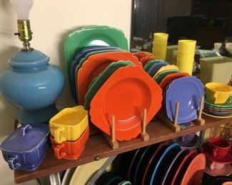 198 Colored Dinnerwaremin