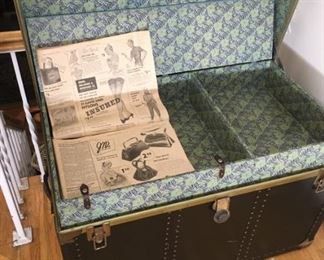 198 Vintage Trunk Interiormin