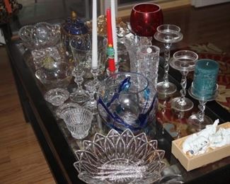 Selection of glass and crystal pieces.