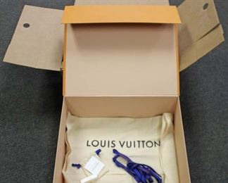  Authentic “Louis Vuitton” Brown Shipping Box, Orange Purse Box, Dust Bag, Small Draw String Bag with a Sample Perfume and the Blue Ribbon

Auction Estimate $50-200 – Located Glassware 