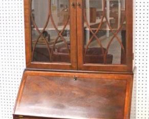  Burl Mahogany “Baker Furniture” Bracket Foot Secretary Desk with Bookcase Top

Auction Estimate $300-$600 – Located Inside 