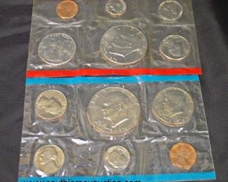  (2) U.S. Uncirculated 1776-1976 Bicentennial Mint Sets

Auction Estimate $10-$20 – Located Glassware 