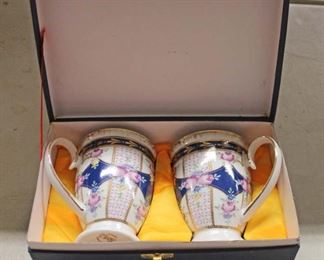 Hand Painted Porzellan Fabrik SMCS Tirschenrueth Bavaria Germany Cups in Box
Auction Estimate $20-$50 – Located Glassware