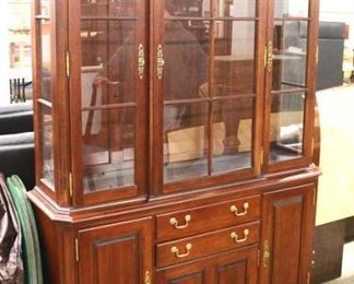  BEAUTIFUL Solid Cherry “Pennsylvania House Furniture” Queen Anne Dining Room Set with 8 Chairs and Table has 3 Skirted Leaves

Auction Estimate $300-$600 – Located Inside 