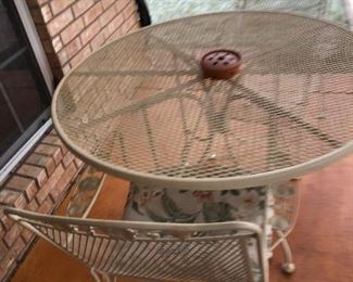 Rot iron patio table and 4 chairs
$85.00