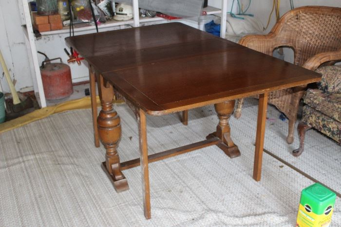 drop-leaf, gate-leg dining table, solid wood