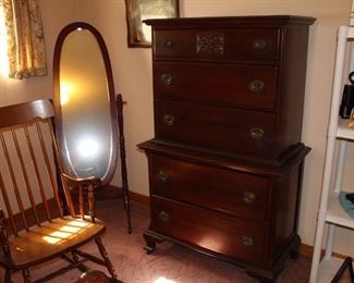 mahogany chest-on-chest