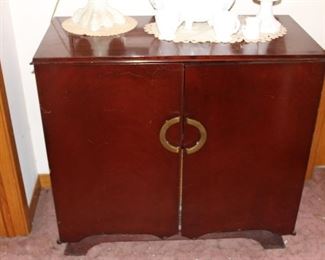 Majestic cabinet phonograph and radio (phonograph MIA)