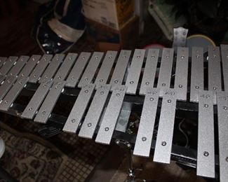 Ludwig, with stand and case