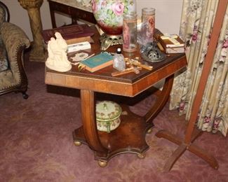 we love this hexagonal table