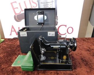 Singer Featherweight Sewing Machine