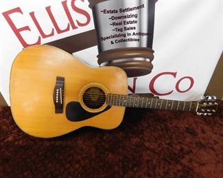 Yamaha FG 335 Guitar