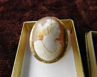 Large Old 10K Gold Cameo Pin